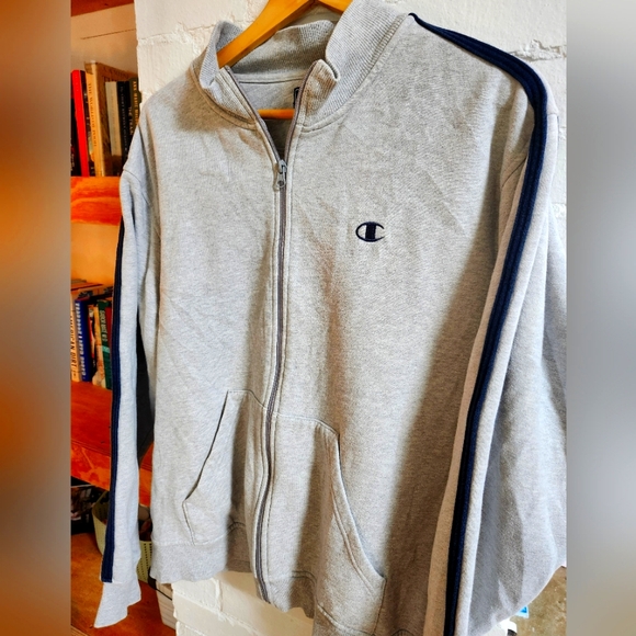 Champion zip up sweater - Picture 1 of 3